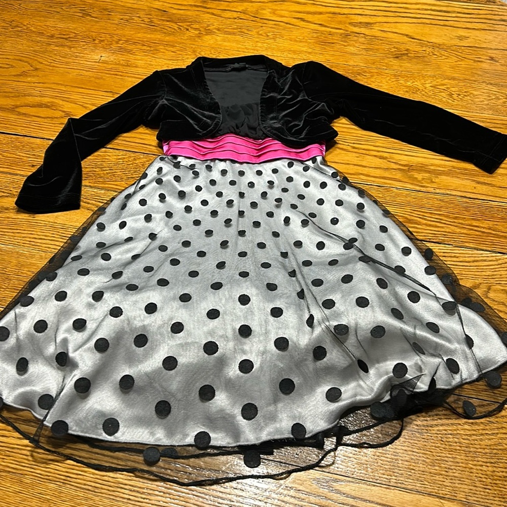 My Michelle brand girl’s party dress.  Velour top/pink sash. Size 8.